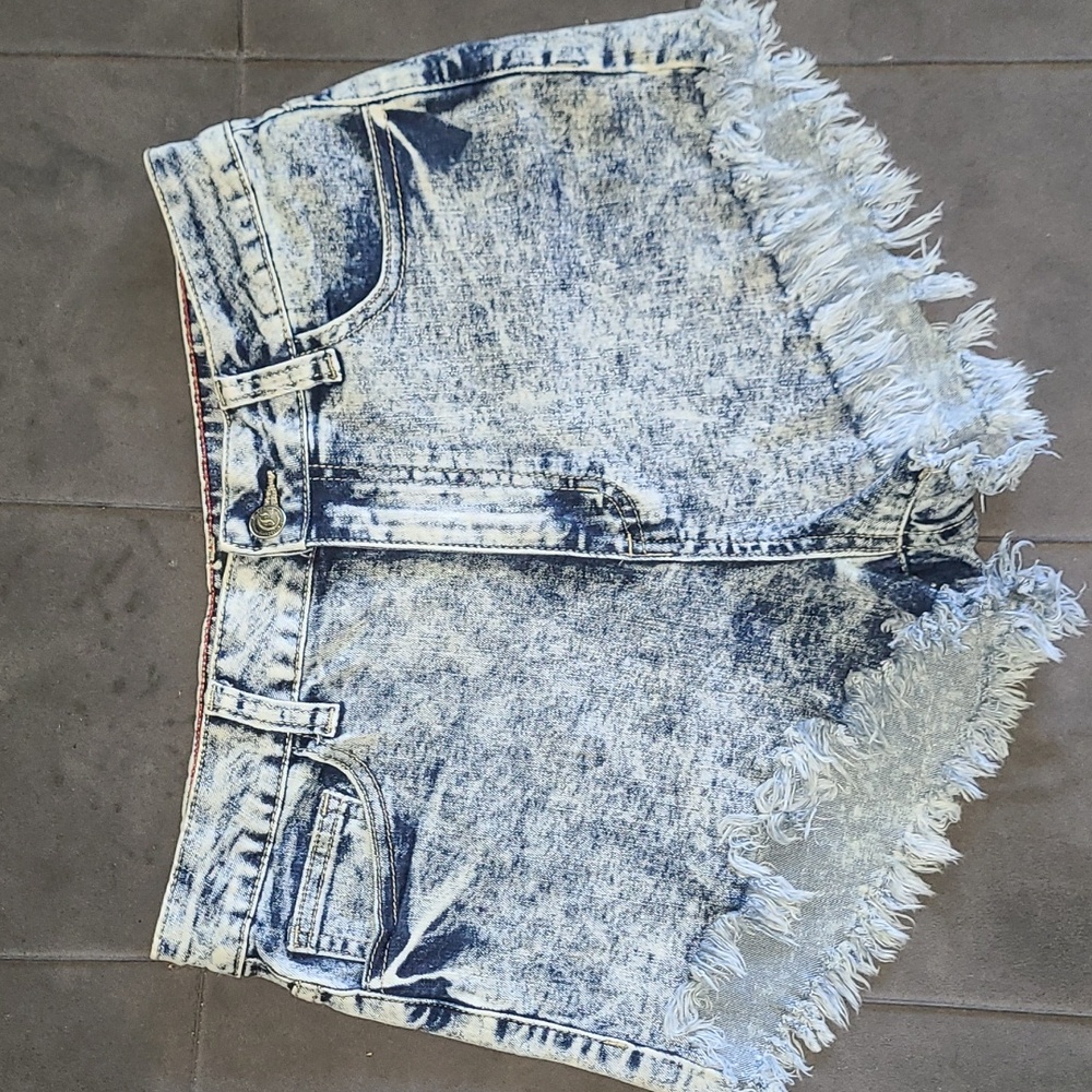 Cello jeans shorts/ size L/ color breached blue.